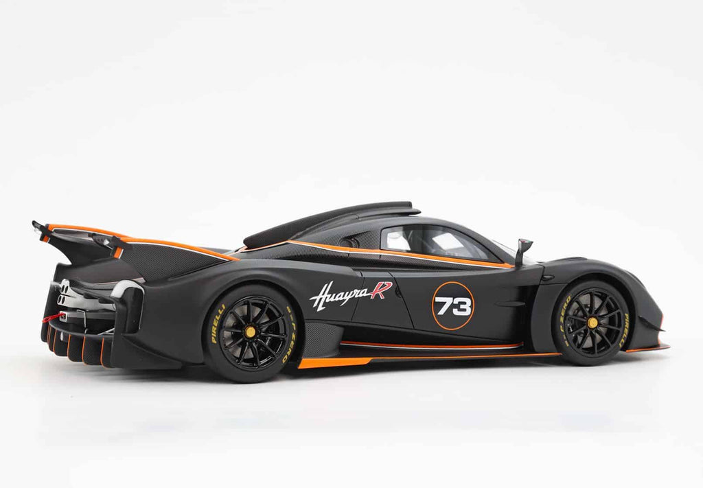 huayra-r-carbon-black-and-matt-image4.JPG
