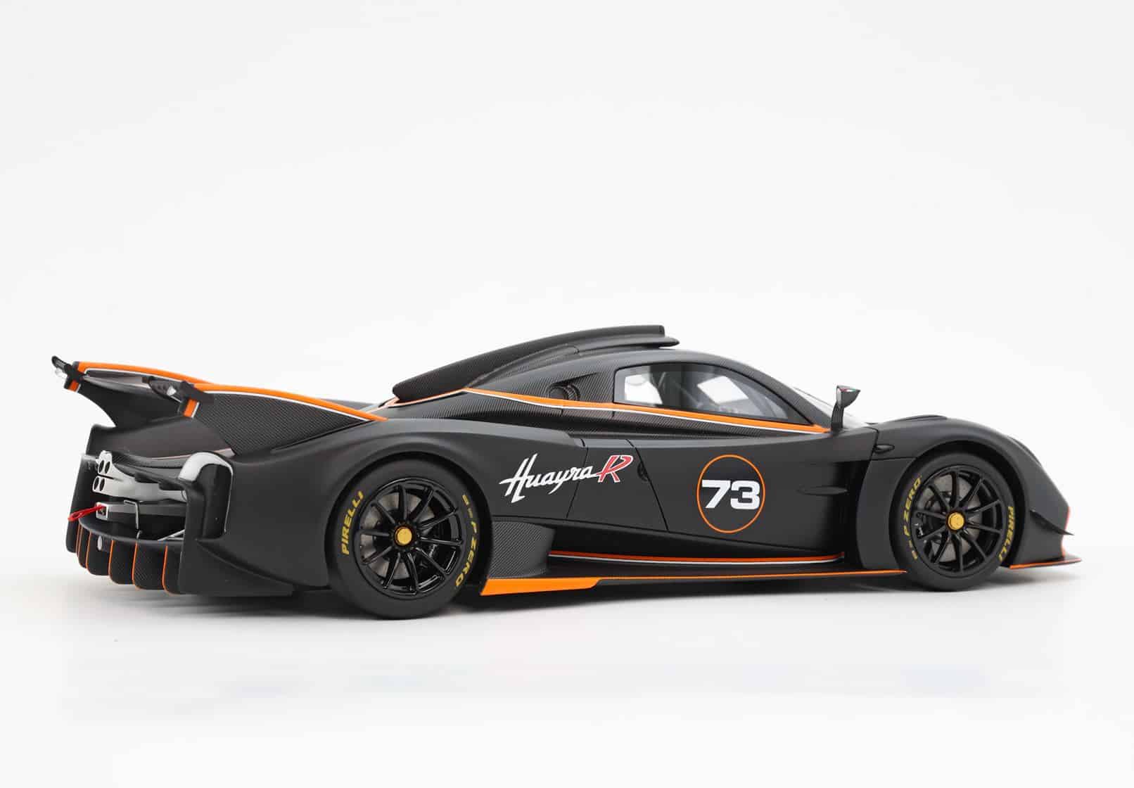 huayra-r-carbon-black-and-matt-image4.JPG