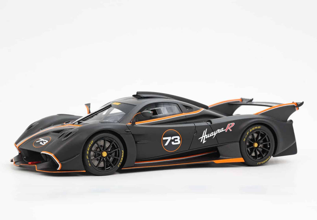 huayra-r-carbon-black-and-matt-image5.JPG