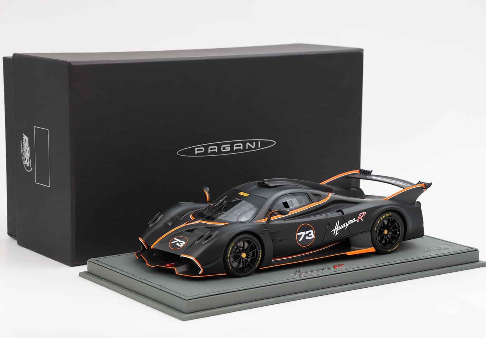 huayra-r-carbon-black-and-matt-image7.JPG