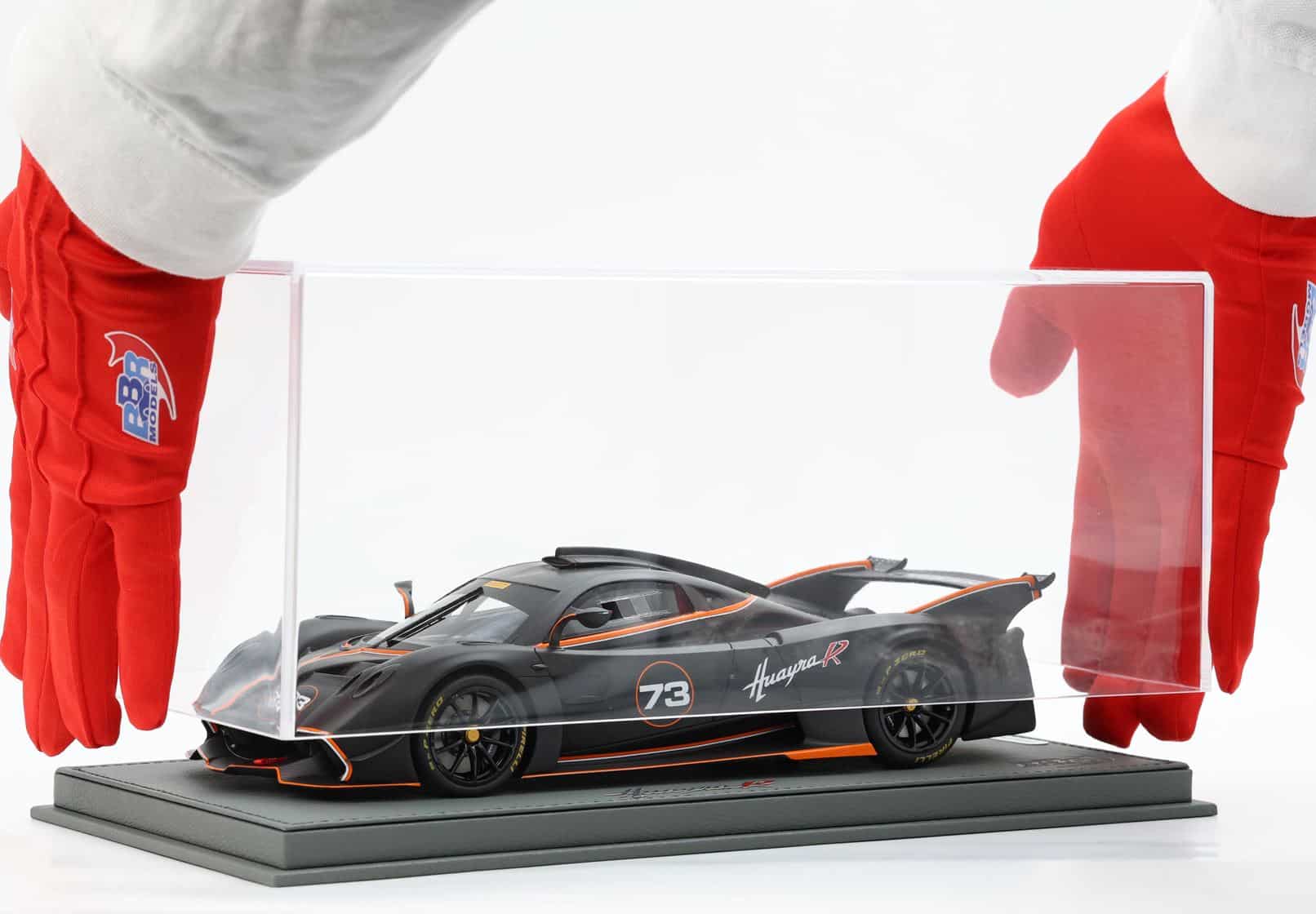 huayra-r-carbon-black-and-matt-image8.JPG